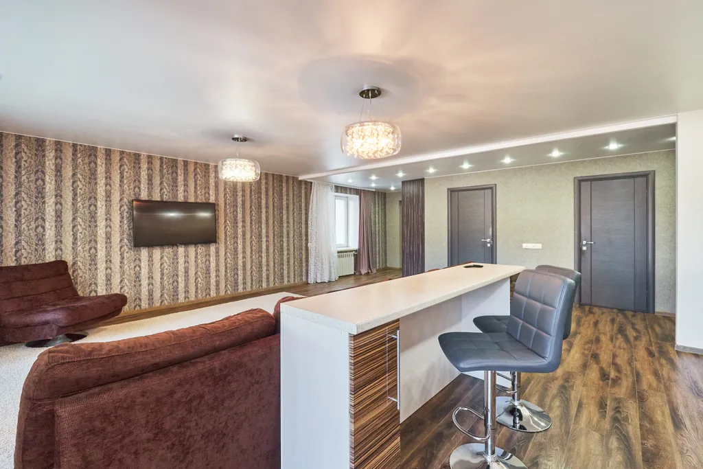 Трехкомнатная квартира у Лагерного сада