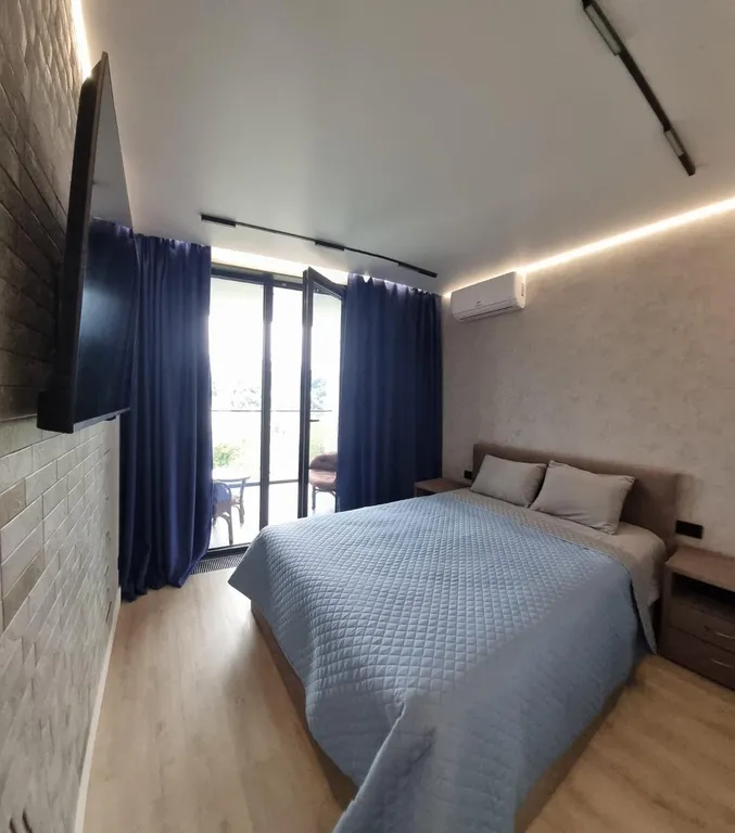 Квартира с балконом и отдельной спальней