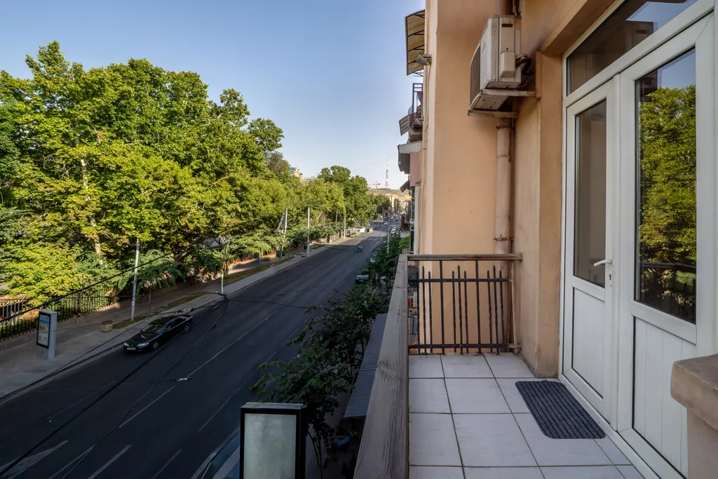 Апартаменты около Ереванского Оперного Театра