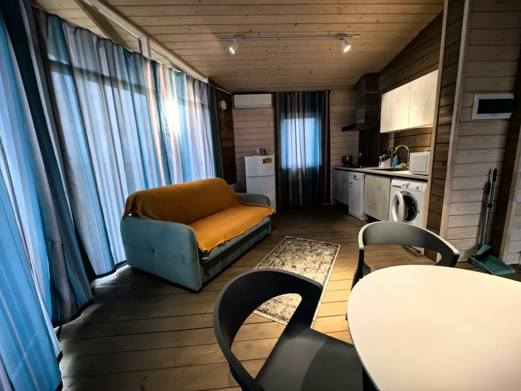 Коттедж Дом с видом на озеро — аренда посуточно в Ретлё