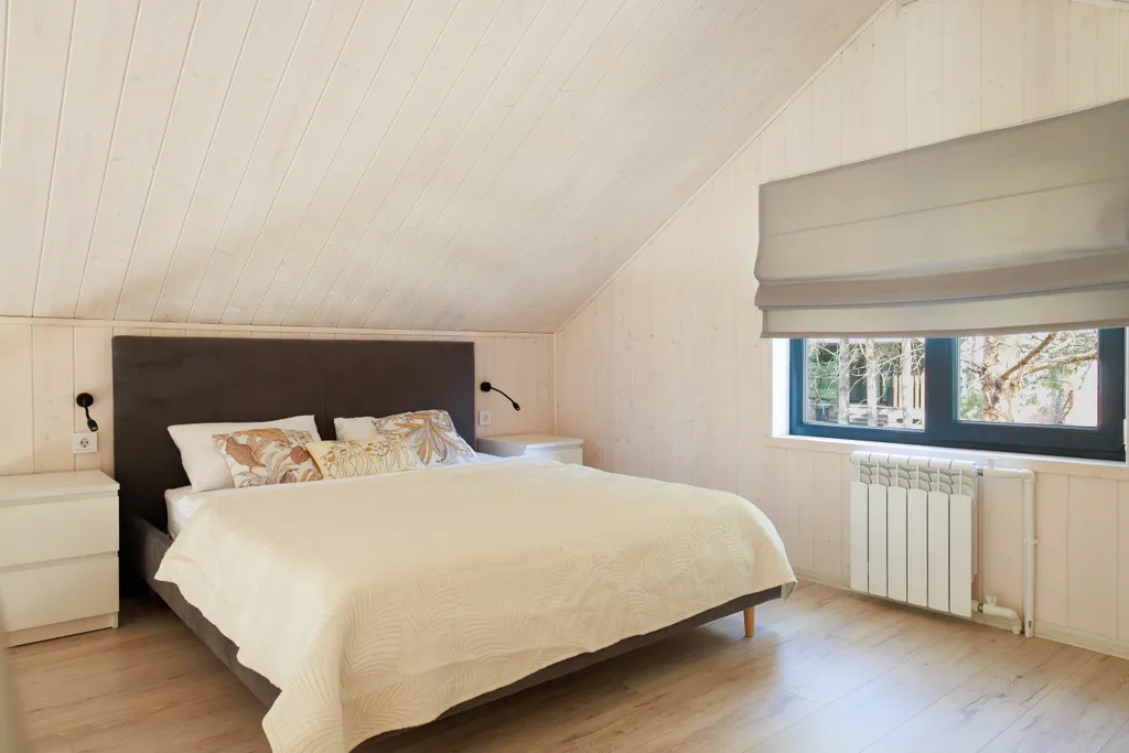 Уютный дом с огромными окнами и невероятным видом на лес