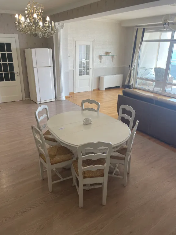 Апарт в Ласпи с террасой, 3 спальни, кухня, у самого моря, для 4-5 человек