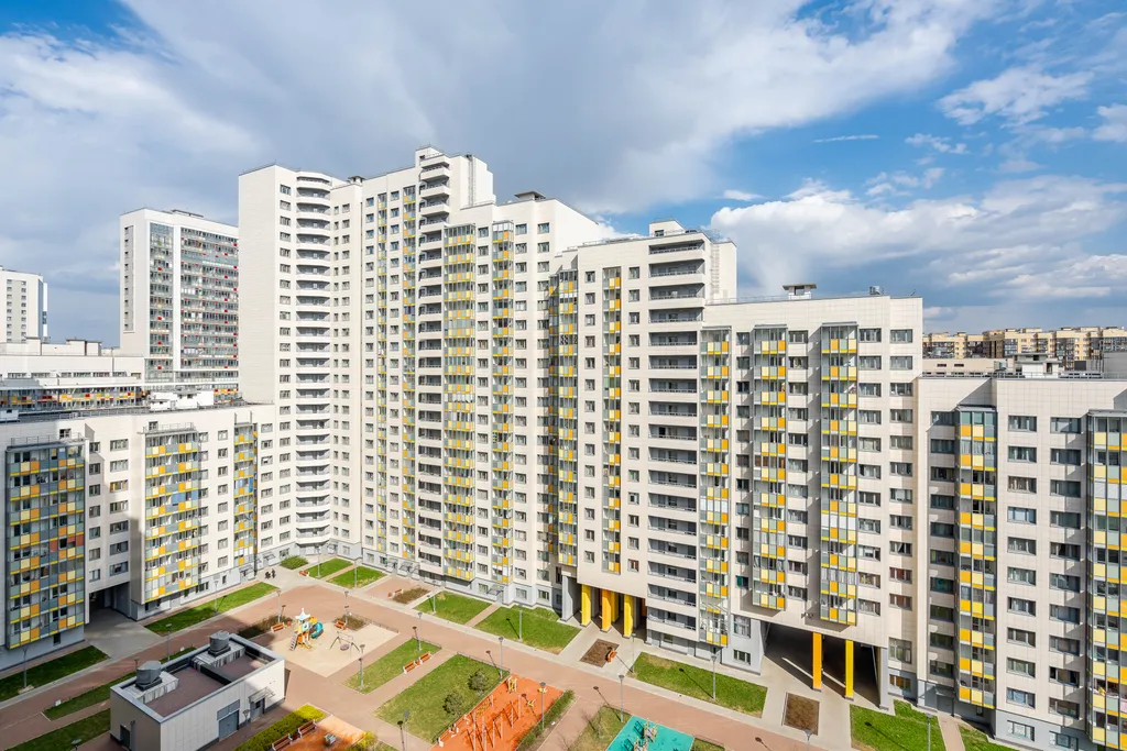 Крылья- яpкaя квартира в 10 минутаx eзды от аэpопорта Пулкoво