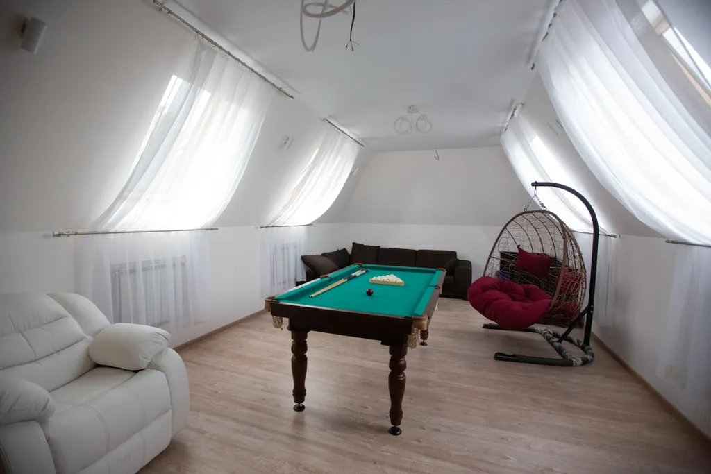 Большой трехэтажный дом