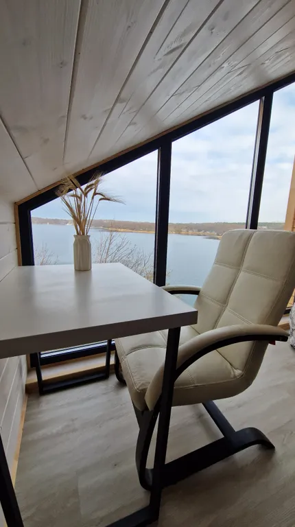 Коттедж Маврикий с сауной и видом на озеро