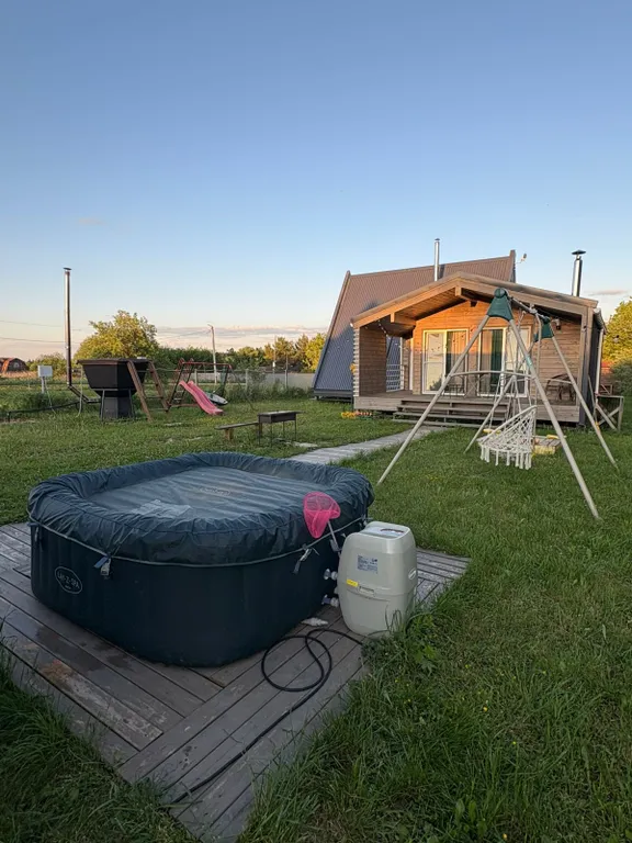 Дом в тишине леса и полей