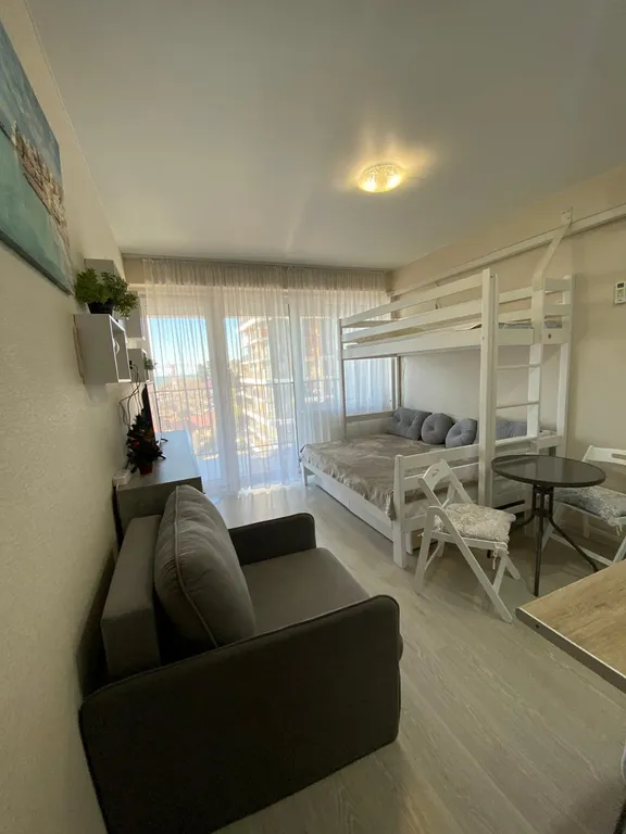 Студия на берегу моря