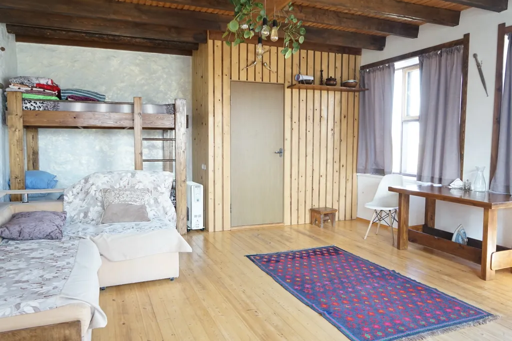 Домик на краю обрыва