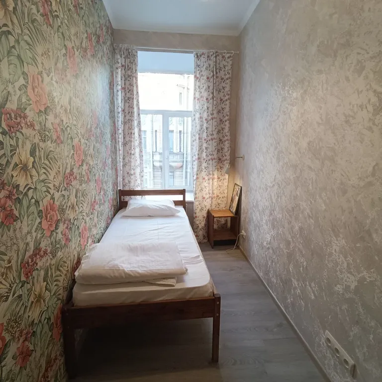 Квартира Одноместная комната с общими санузлами, с видом на город — аренда посуточно в Санкт-Петербург