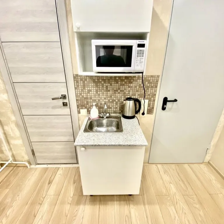 Студия с видом на город