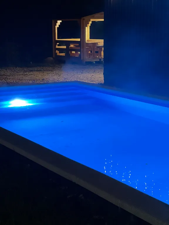 Уютный гостевой домик с бассейном, баней и чаном рассвет в горах