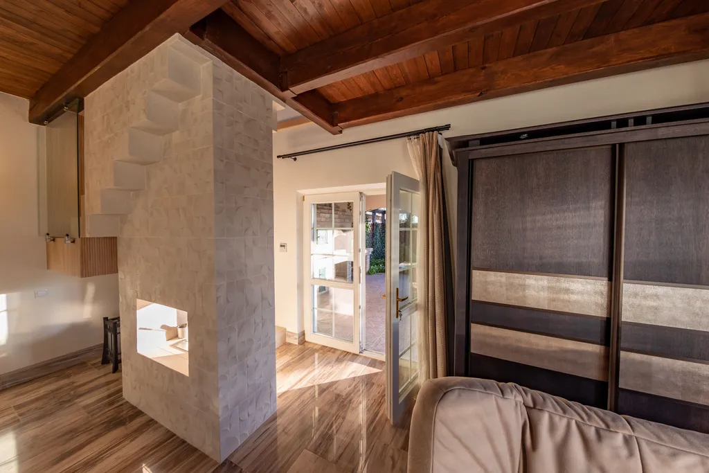 Вилла дзен с ванной спа и террасой с видом на сад