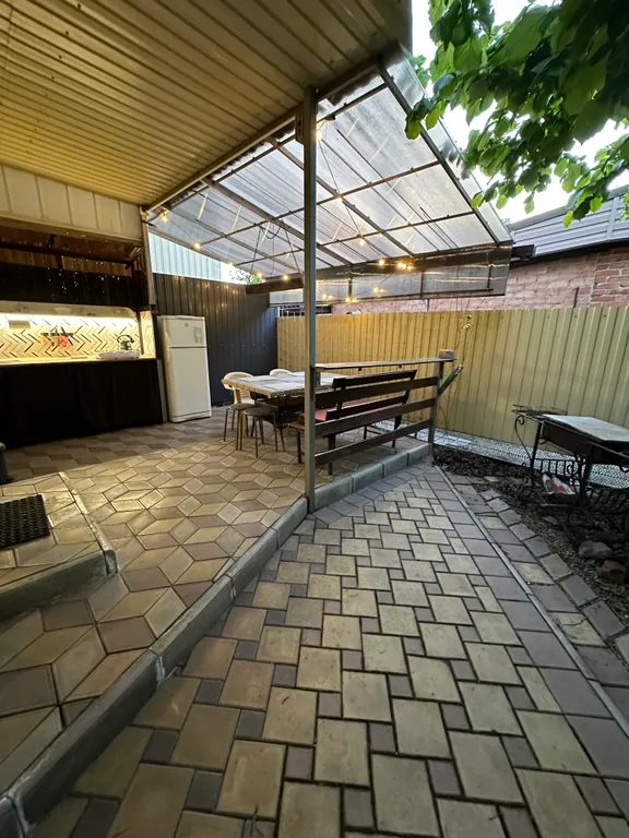 Уютный домик с балконом и террасой