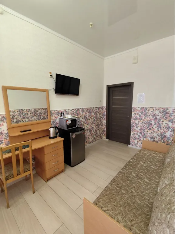 Трехместный номер с 2  кроватями и диваном. Стандарт с видом на море.