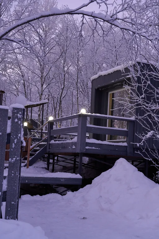 Двухкомнатный домик с купелью в 6 километрах от Мурманска, 17 километров от аэропорта