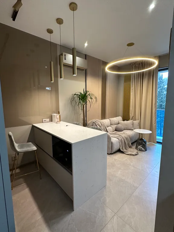 Голд. Стильный апартамент с видом на горы