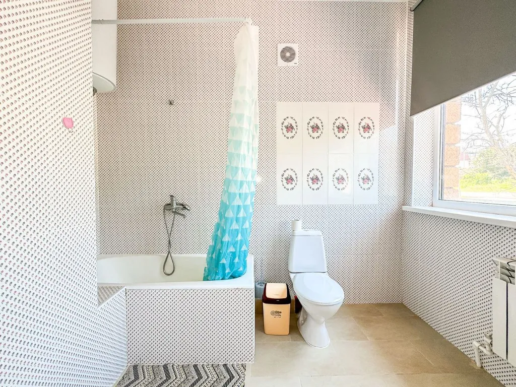 Новый дом с бассейном, садом, мангальной зоной и закрытой территорией