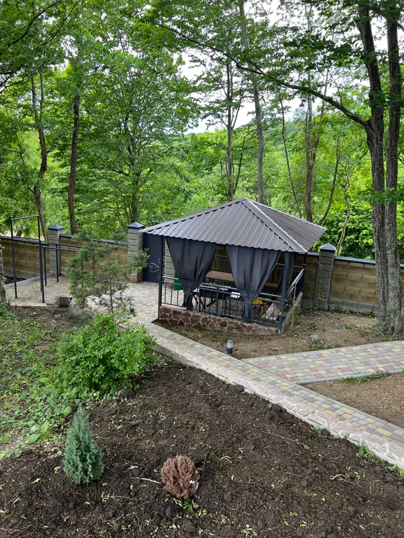 Домик в лесу с большой верандой