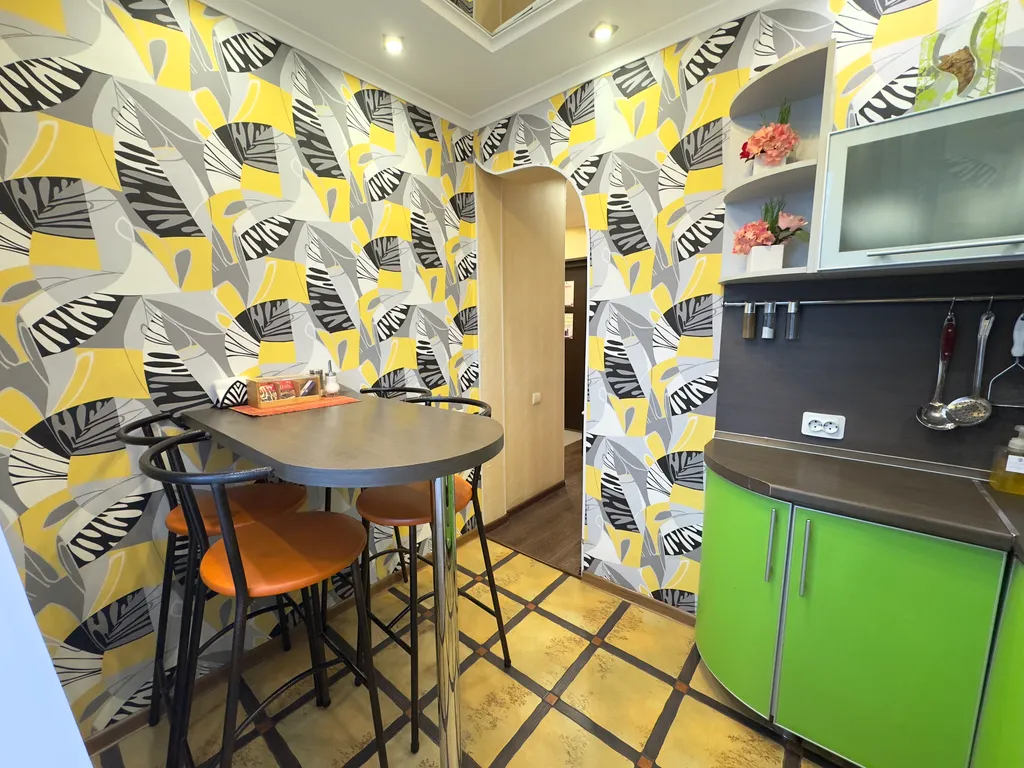 Люксовая двухкомнатная с авторским освещением