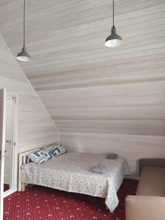 Домик у озера