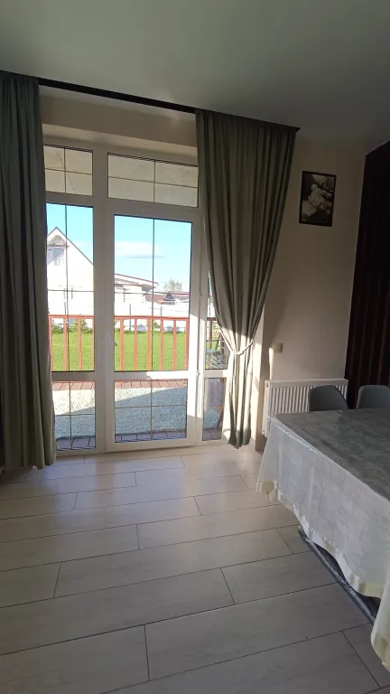 Большой уютный дом с камином