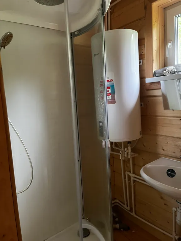 Карельский домик в заливе Ладожского озера