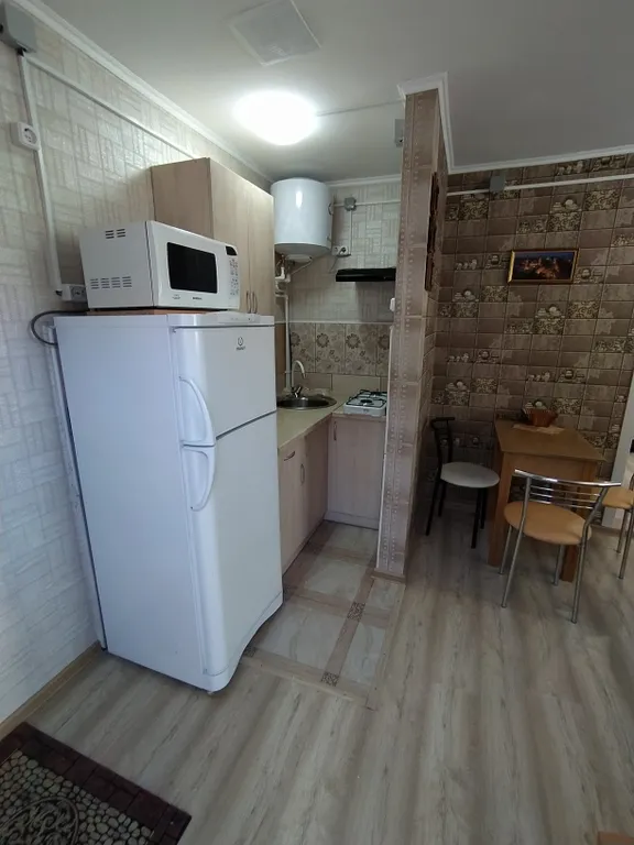 Двухэтажный трёхкомнатный дом Крым с кухней и двором под ключ