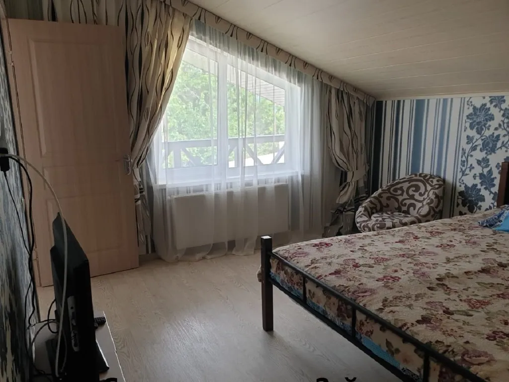 Частный дом (сдается только 2-й этаж)