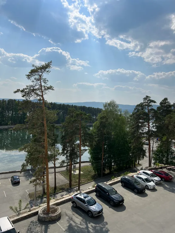 Золотой пляж с видом на Тургояк