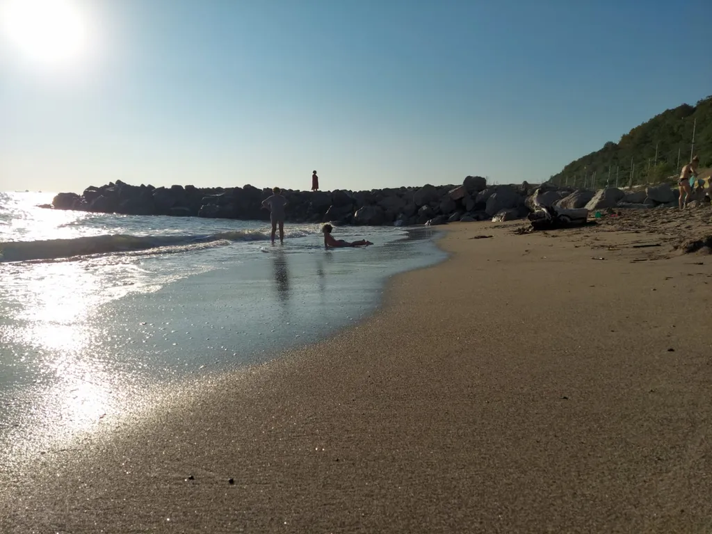 Двухкомнатная апартаменты   с теплым бассейном  у моря.