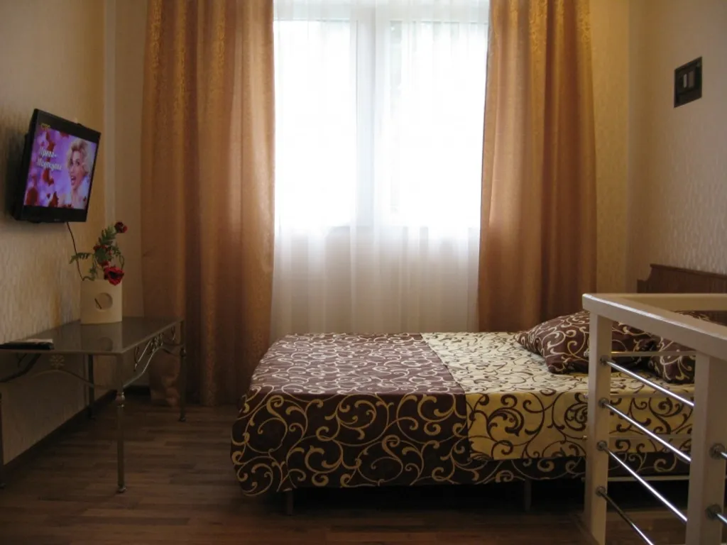 Коттедж Двухэтажный домик около набережной Ялты и Приморского пляжа — Ялта