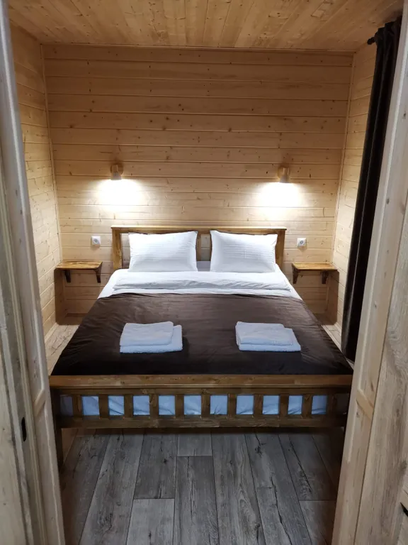 База отдыха «ЛейМар Архыз» предлагает проживание в уютных домиках