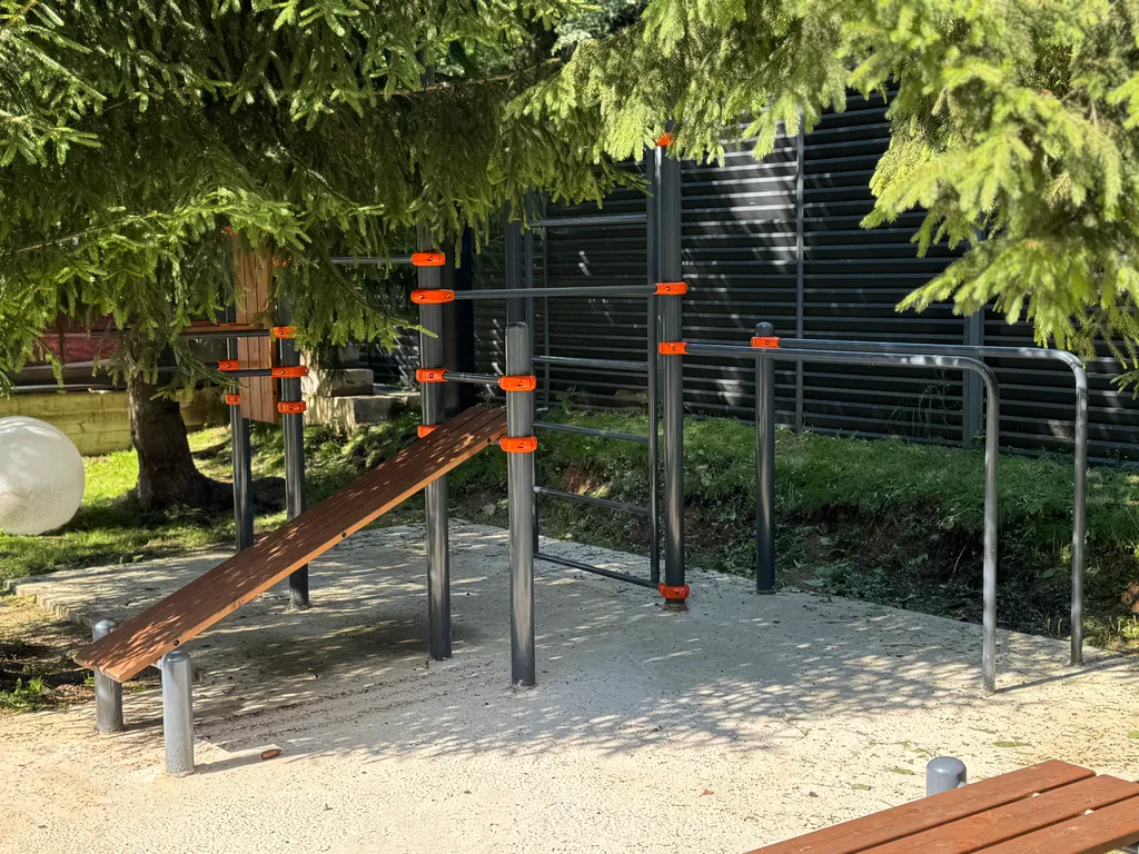 Коттедж Дом с верандой в лесу (3 спальни) — Дубна