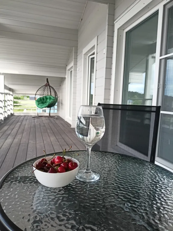 Большой дом с видом на озеро, 3 спальнями, сауной и настольным футболом