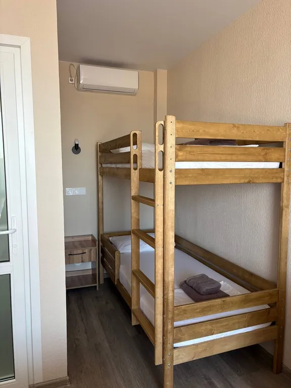 Четырёхместный номер комфорт в 100 метрах от моря