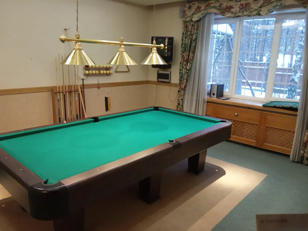 Загородный дом с бассейном и банкетным залом