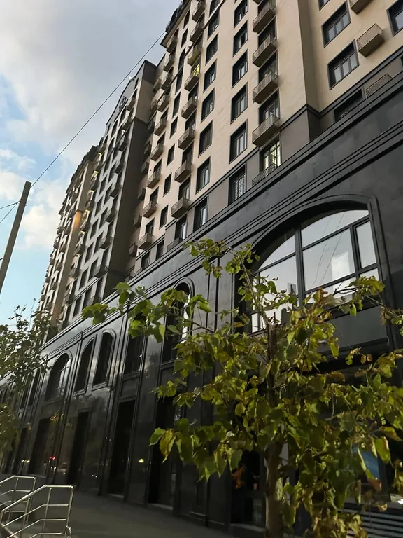 Continental apt near complex Vefa center