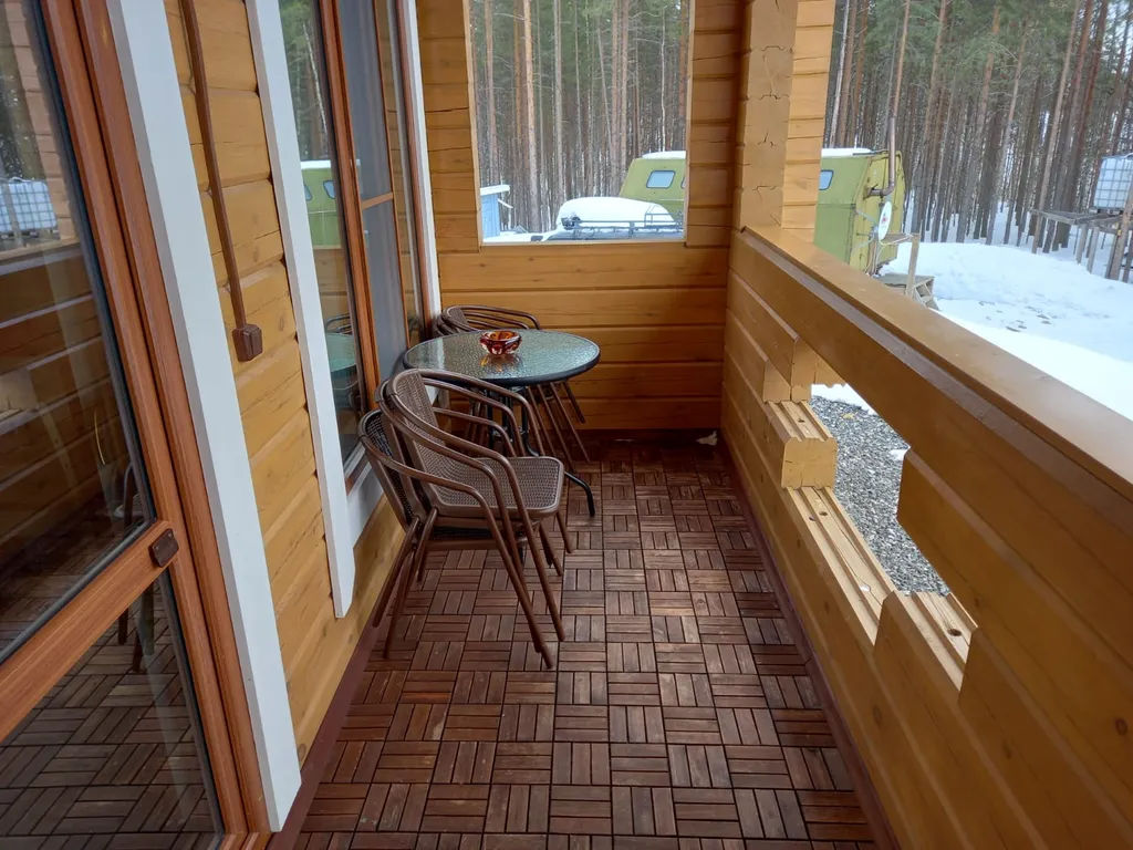 Уютный дом на берегу озера