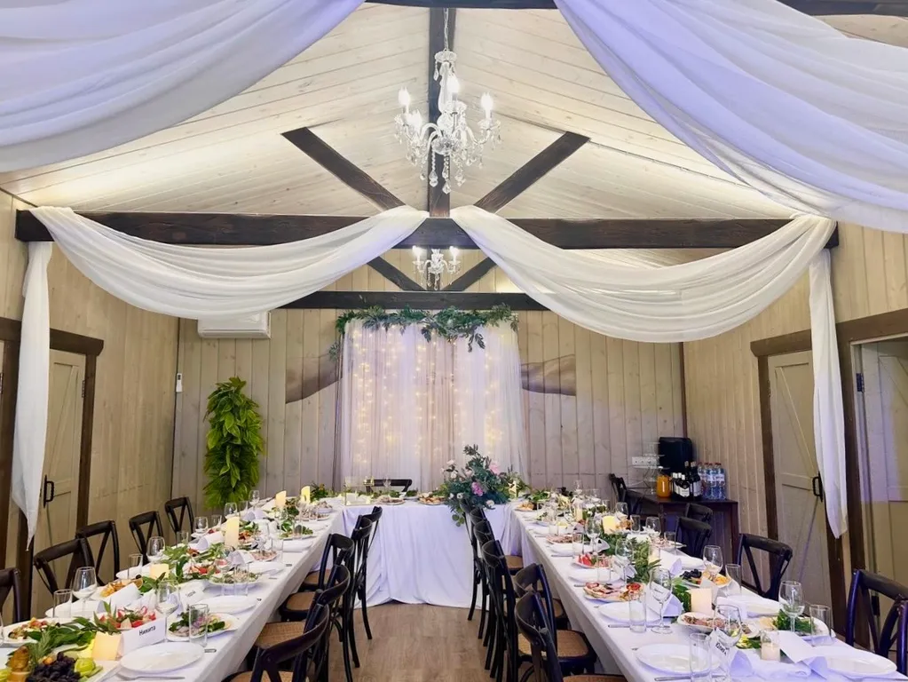 Шале с банкетным залом в черте города