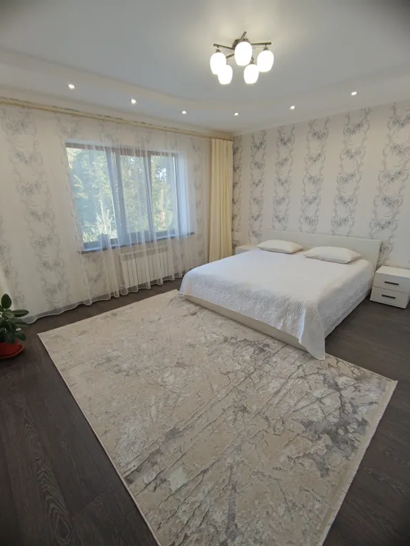 Дом у пруда