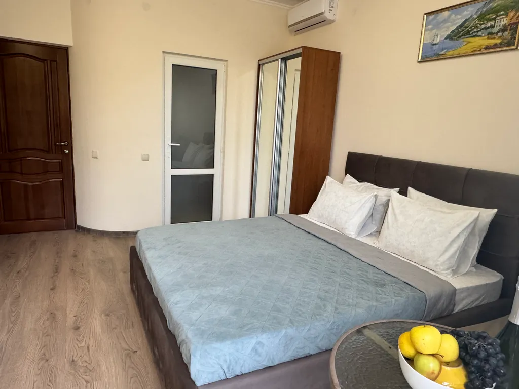 Квартира Без балкона трехместная комната- комфорт — Севастополь