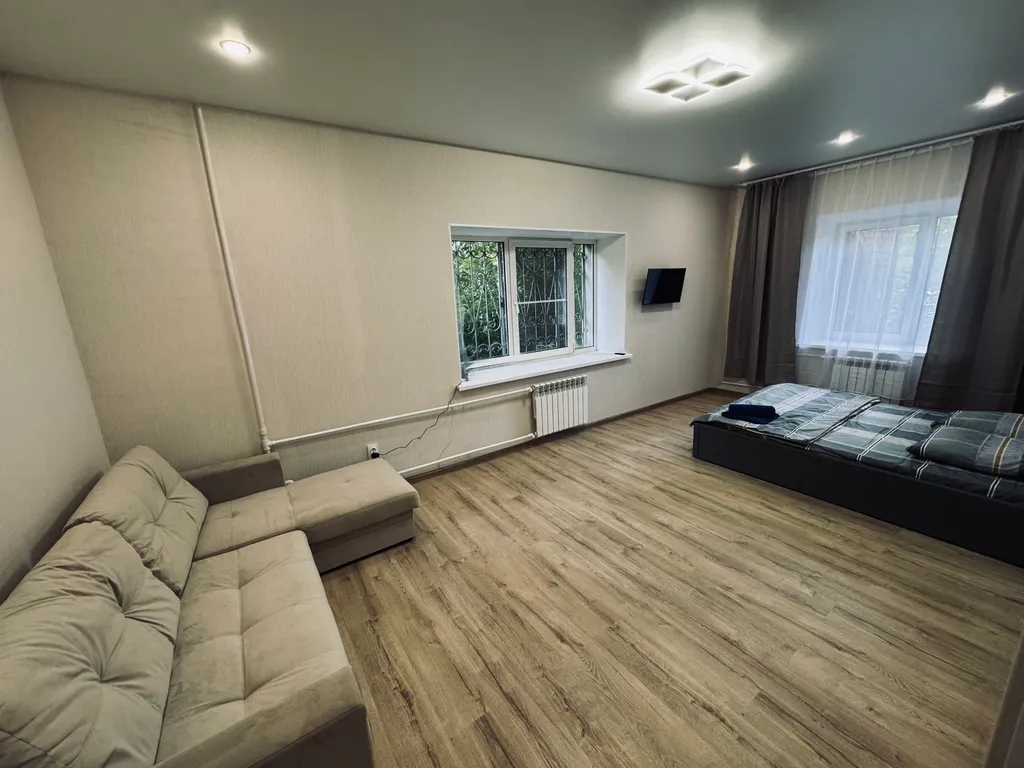 Просторная квартира около Бурнаковская