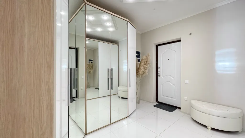 Квартира у моря с двумя спальнями и панорамным балконом