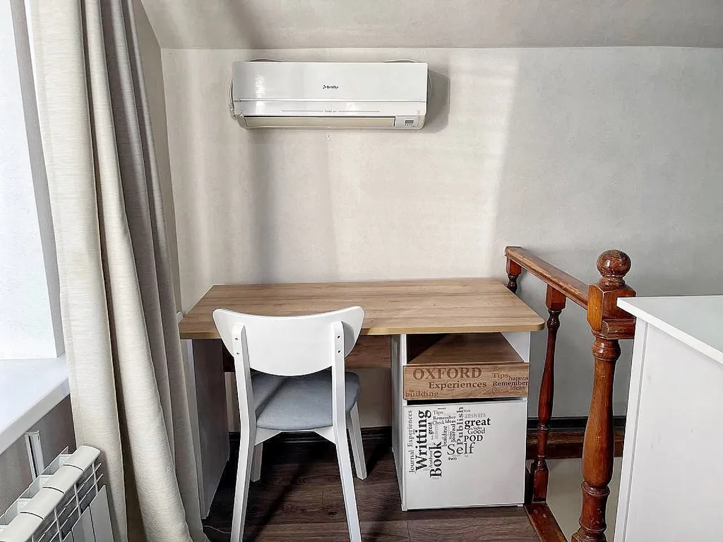 Двухэтажный дом поблизости с парком Галицкого