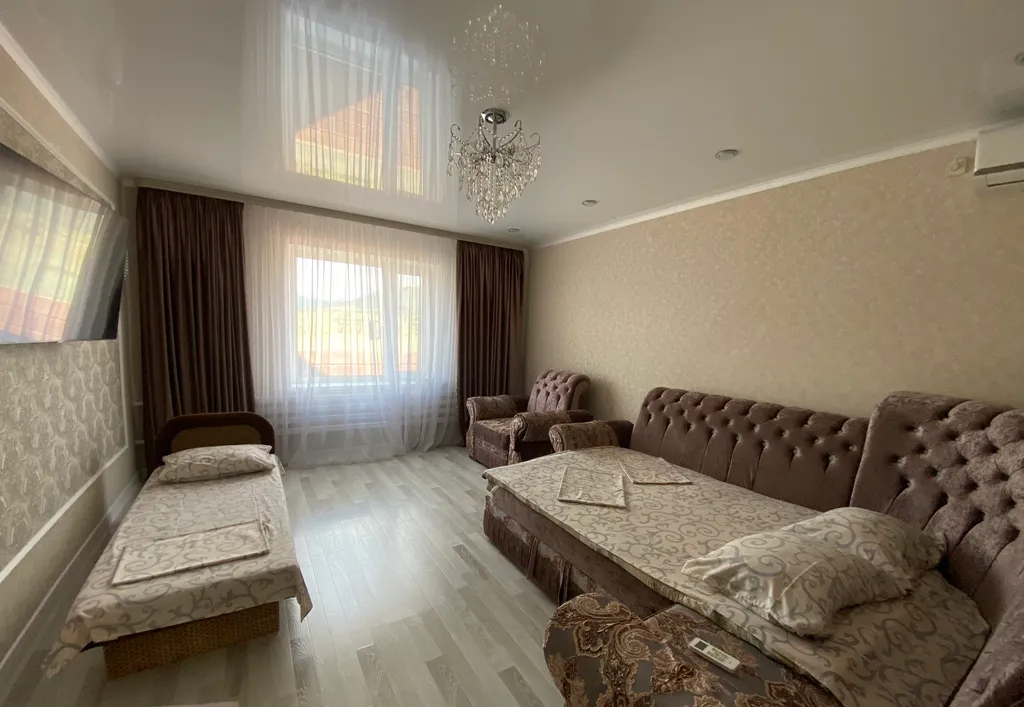 Коттедж Часть дома со своей кухней и отдельным входом под ключ — Судак