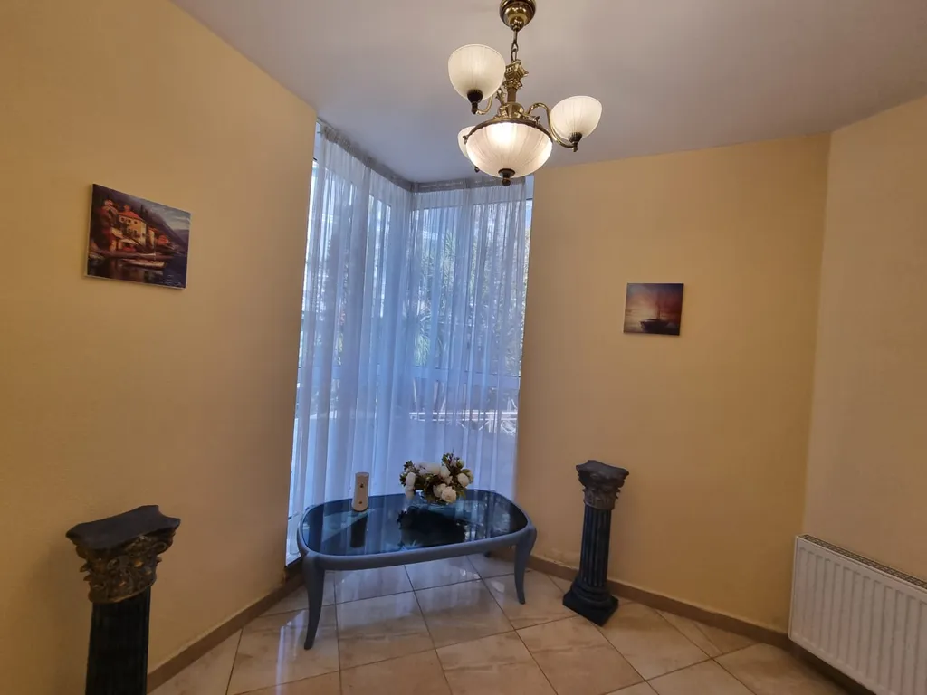 Вилла с открытым бассейном и видом на море