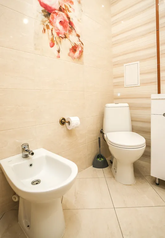 Светлая двухкомнатная квартира в тихом зелёном районе