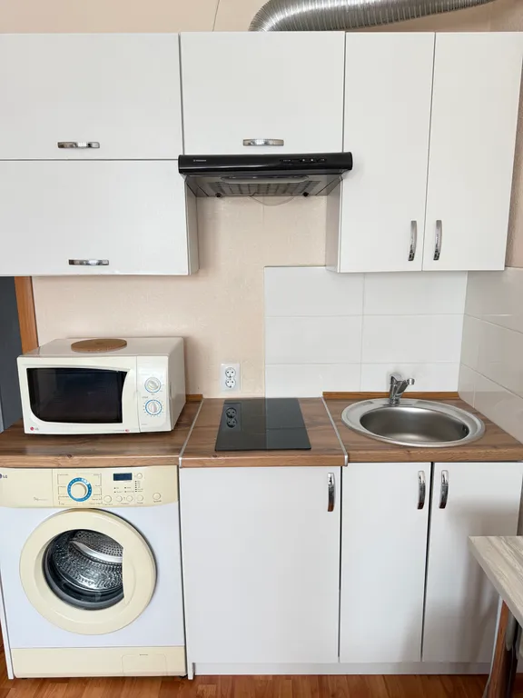 Уютная светлая студия в центре города с видом на набережную