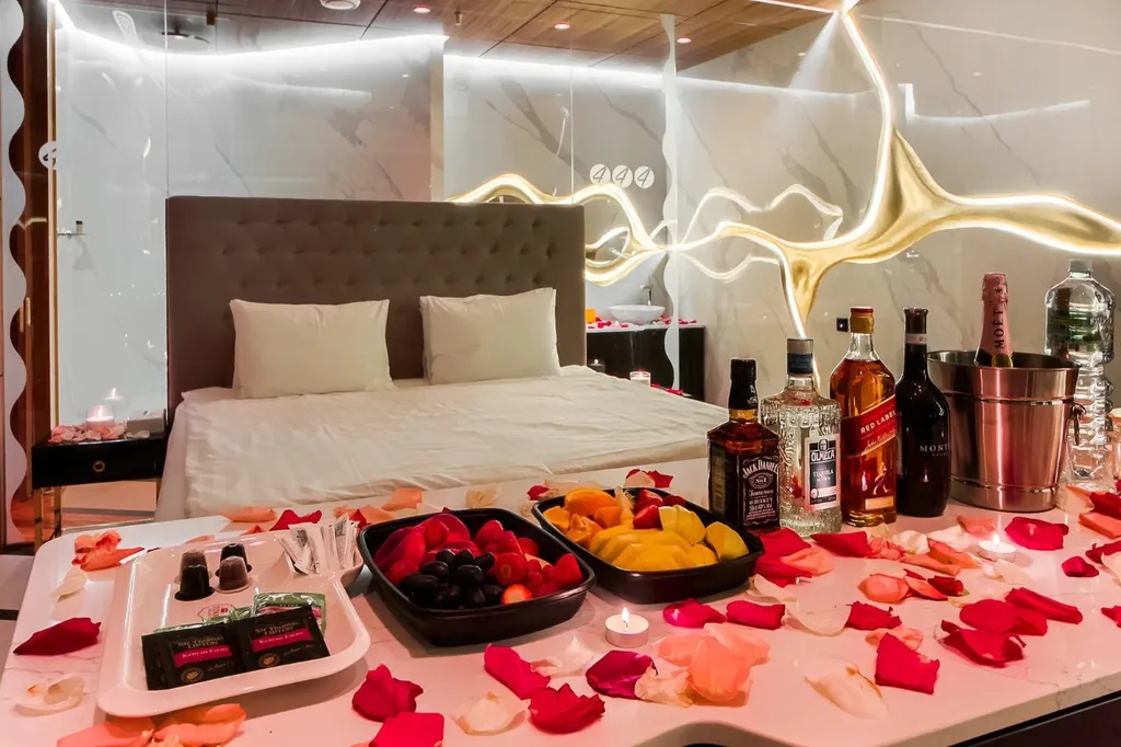 Уникальные апартаменты с панорамным джакузи и тропическим душем