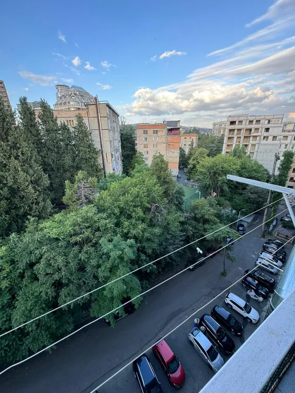 Квартира с 2 спальнями и балконом у цирка, с парковкой